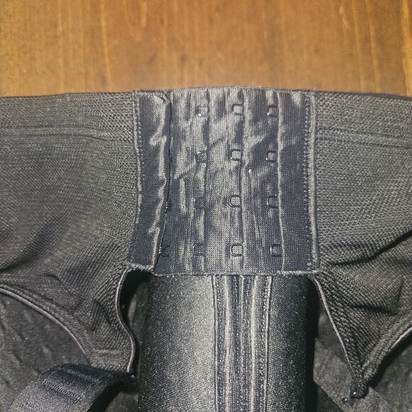 Lane Bryant Livi Max Support Underwire BlackGray Sports Bra 46 DD High Impact - Picture 3 of 5